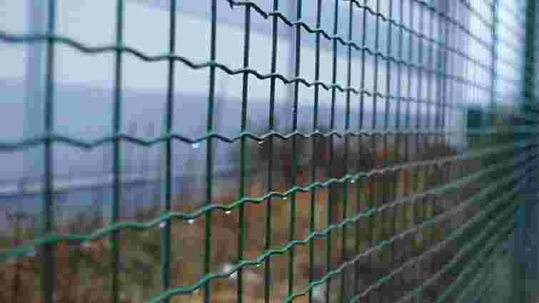 Латвія побудувала на кордоні з Росією захисну стіну довжиною 23 кілометри