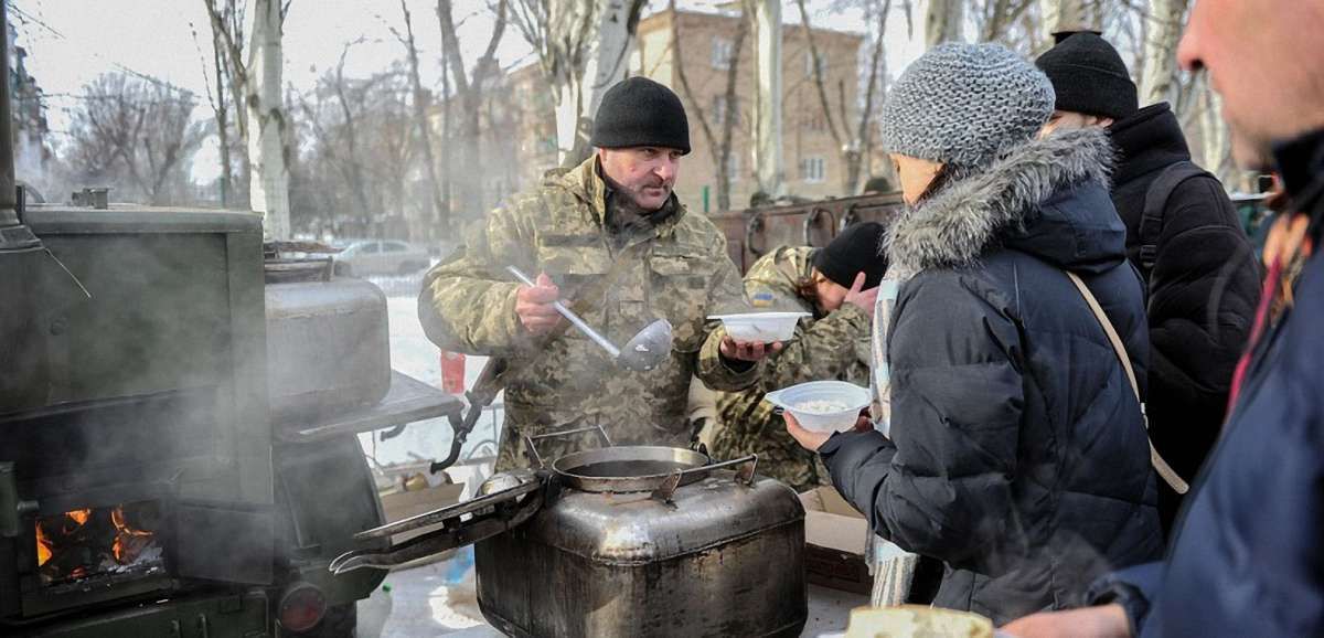 Комунальники почали відновлення зруйнованого житла в обстріляній Авдіївці