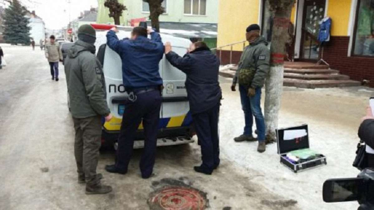 Суд взяв під варту поліцейських-хабарників з Бродів