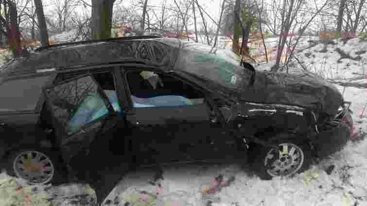 На Жовківщині в ДТП загинув пасажир легковика