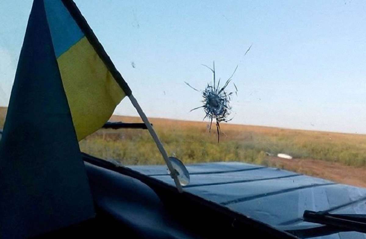 На Донбасі російські снайпери обстріляли українських офіцерів СЦКК