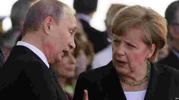 Меркель попросила Путіна вплинути на бойовиків на Донбасі, аби ті не вели вогню 