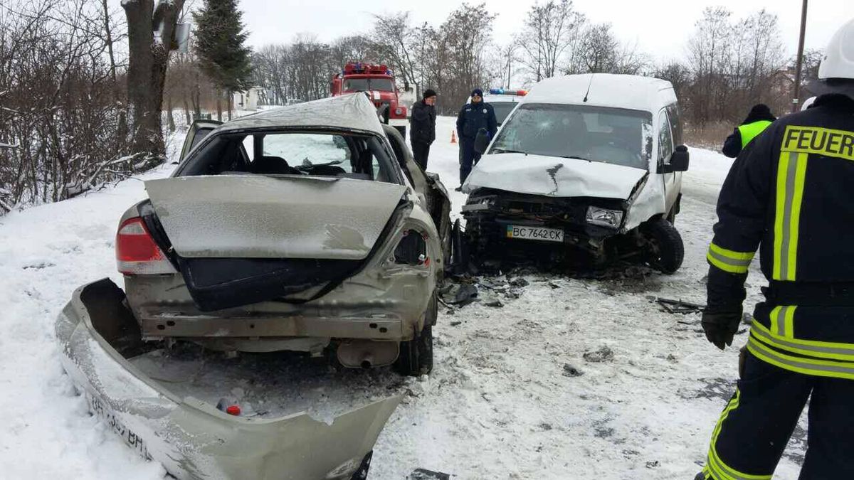 Унаслідок ДТП на Львівщині постраждали четверо людей, одна пасажирка загинула
