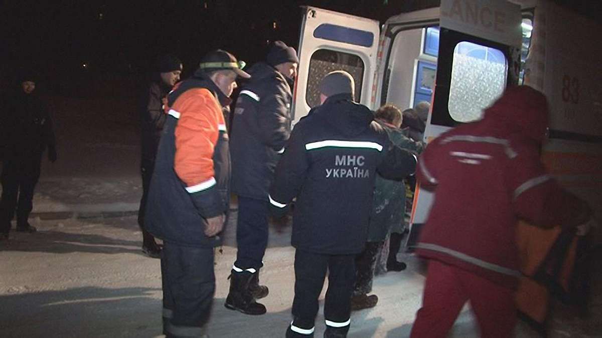 У Львові з-під завалів дачного будинку витягли людину