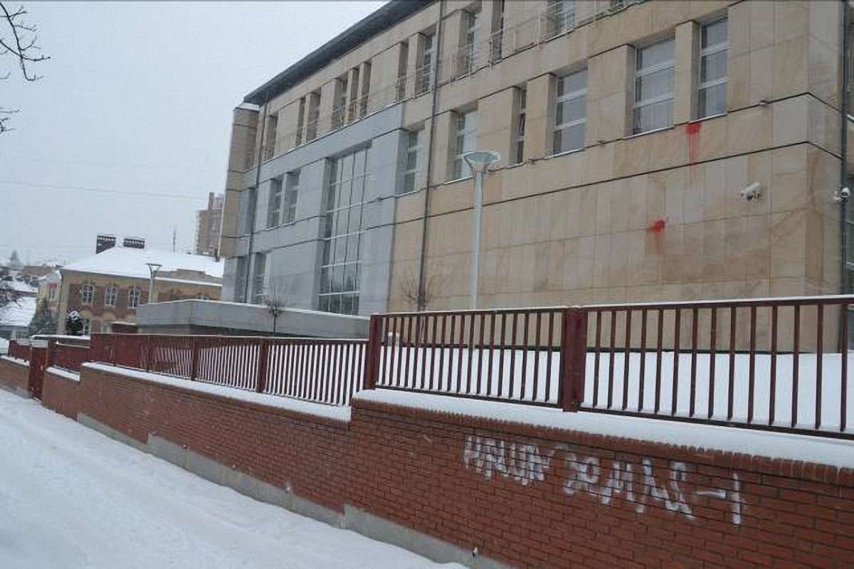 Львівські інтелектуали вимагають покарати винних у провокації довкола Генконсульства Польщі