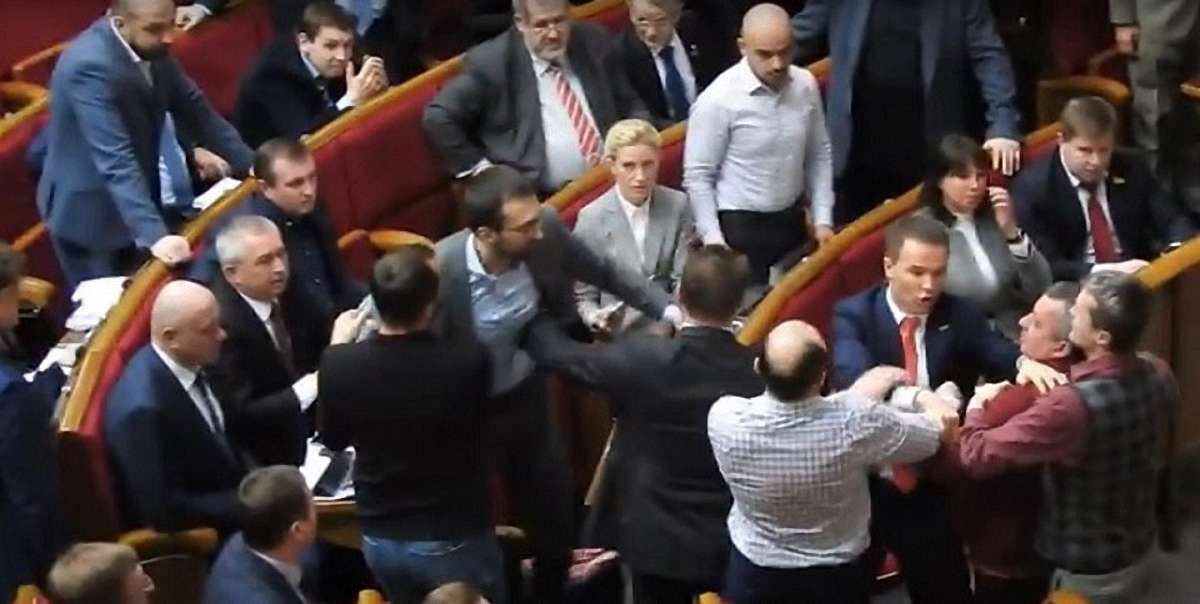 У Верховній Раді побилися нардепи Іван Мельничук і Сергій Лещенко
