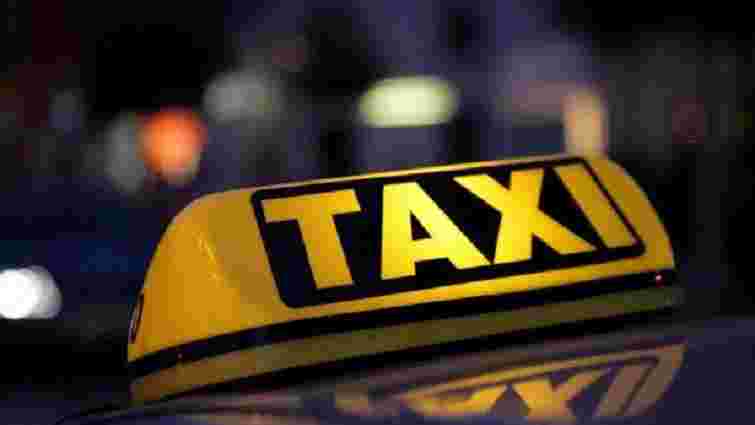 На Львівщині оштрафували 15 нелегальних таксистів