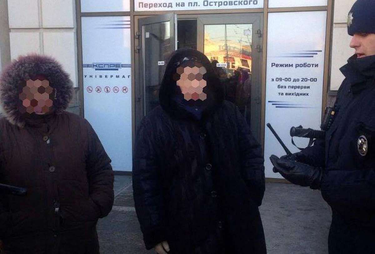 На вокзалі у Дніпрі затримали циганок, які викрадали гроші за допомогою гіпнозу