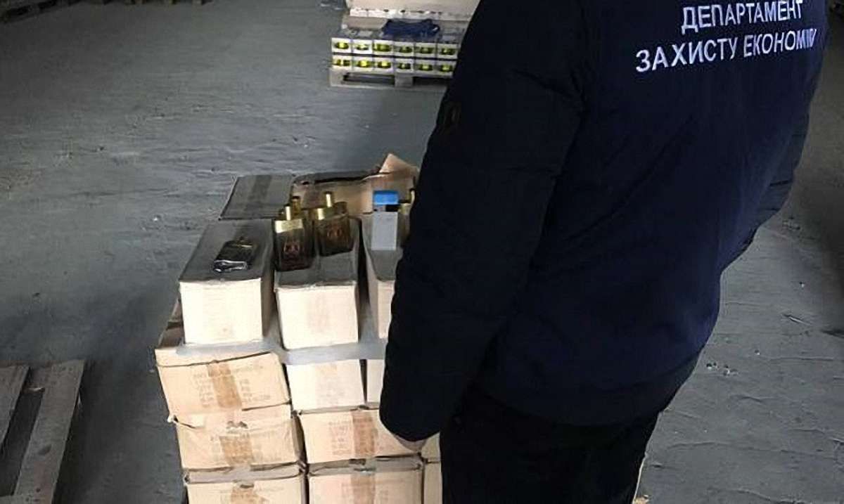 На Львівщині викрили міні-завод з виробництва фальсифікованих парфумів
