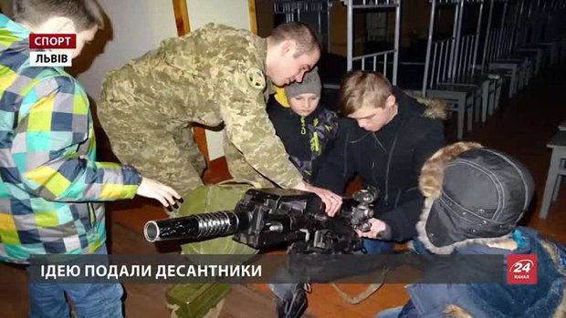 Дітей учасників бойових дій на Львівщині вчать бути спортивними десантниками