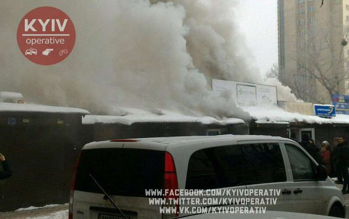На радіоринку в Києві сталася масштабна пожежа