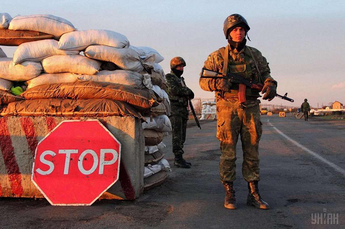 Українські військові відбили атаку озброєних осіб на адмінкордоні з окупованим Кримом