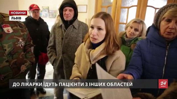 У Львові півсотні батьків пікетували головного лікаря ОХМАТДИТу