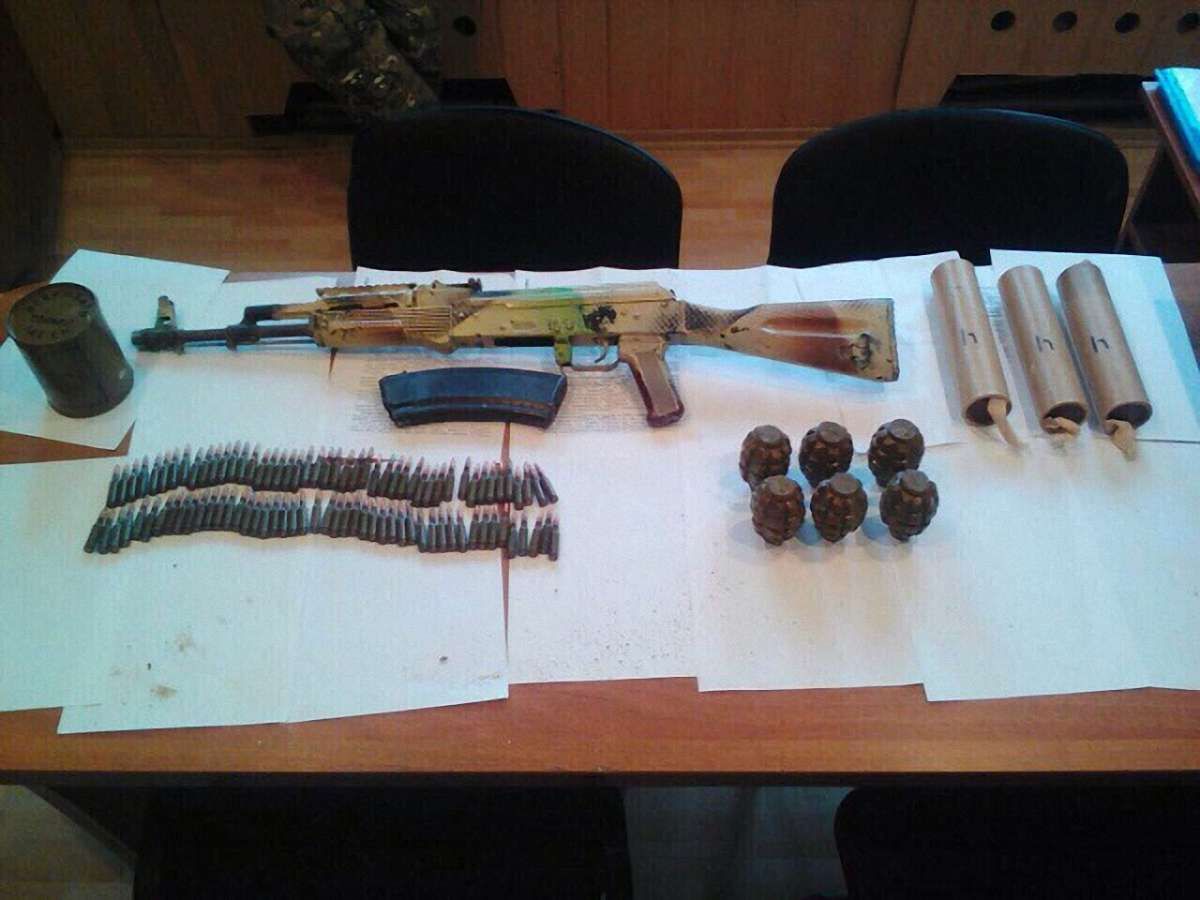 СБУ виявила схованку зі зброєю в Широкиному