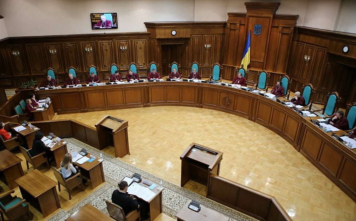 Конституційний суд відклав справу про скасування е-декларування