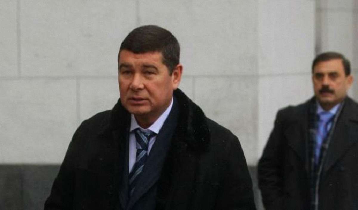 Суд залишив під арештом гроші голови благодійного фонду нардепа Олександра Онищенка