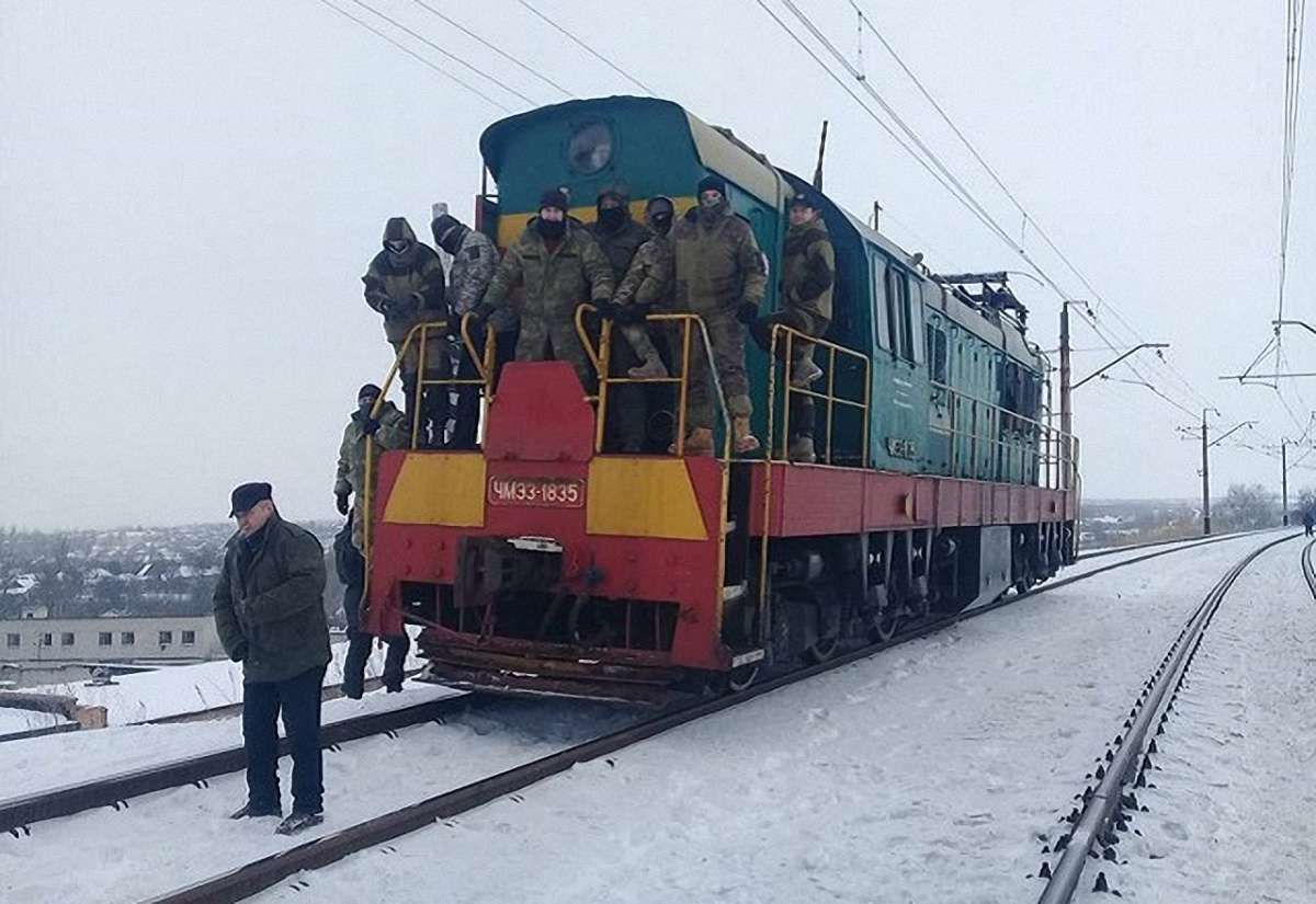 Активісти блокади на Донбасі закликають людей, що мають зброю, долучатися до блокування