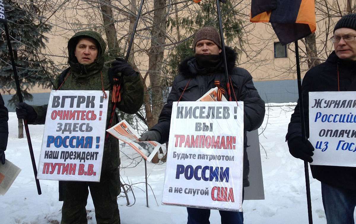 Російські ЗМІ отримали темники Кремля з наказом перестати хвалити Трампа, - Bloomberg