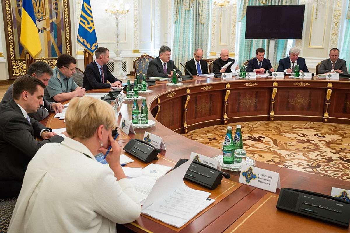 РНБО доручила Нацполіції та СБУ гарантувати громадський порядок в зоні АТО