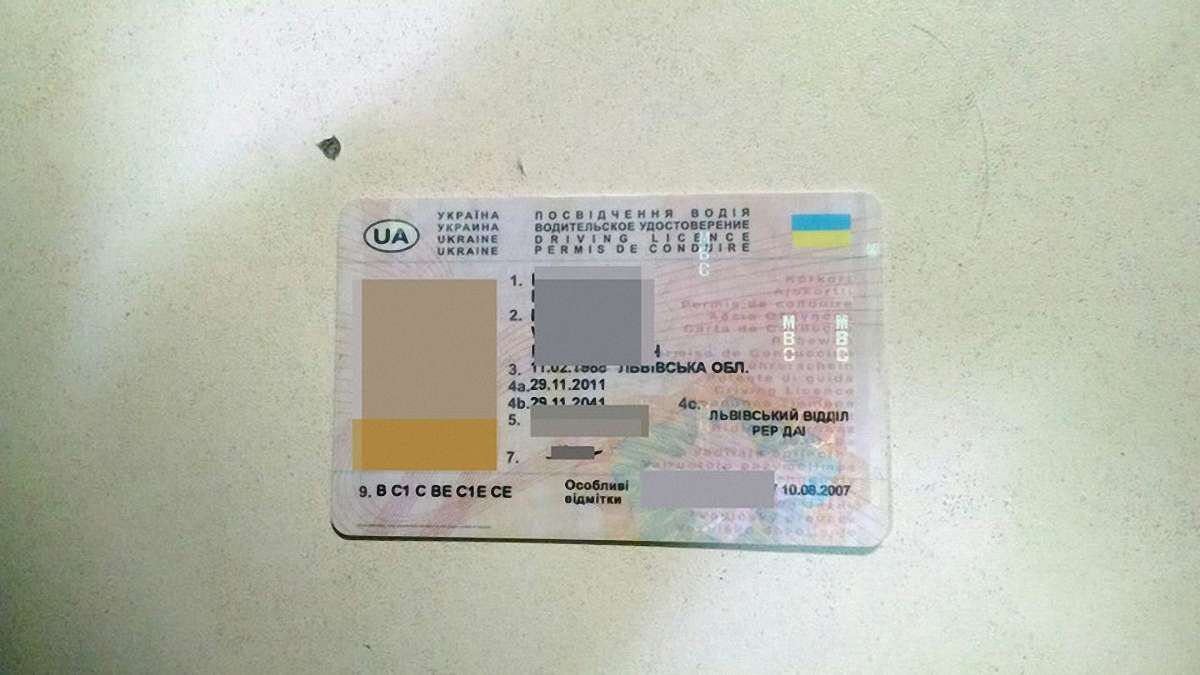 У Львові водій без прав їздив з підробленими документами