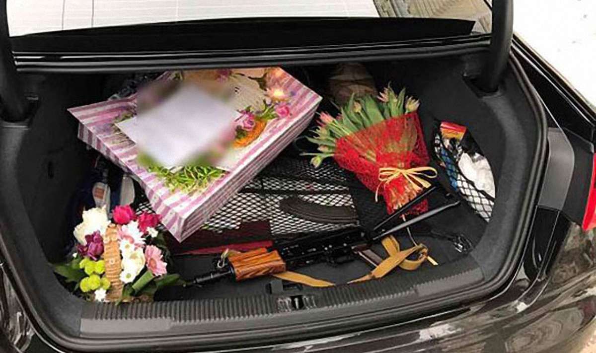 У центрі Києва в автомобілі поліція знайшла автомат