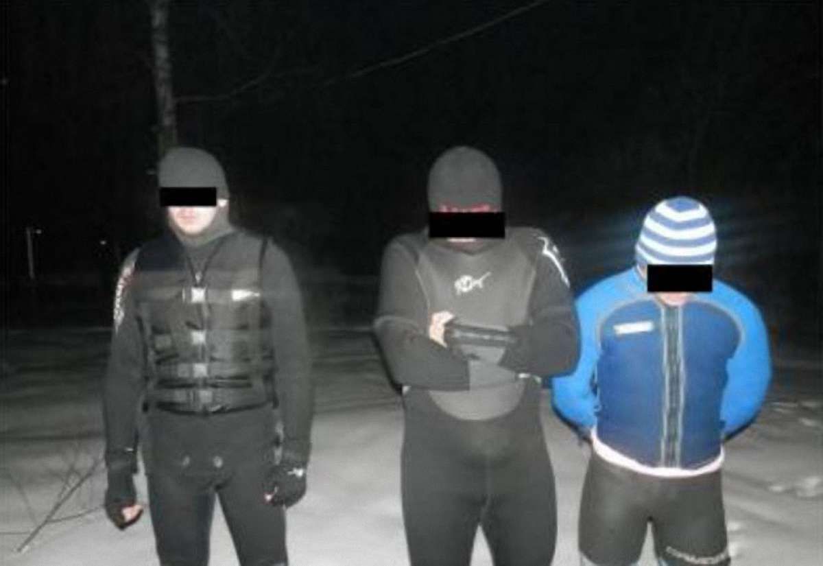 На Закарпатті прикордонники затримали контрабандистів в гідрокостюмах