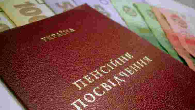 У Запоріжжі жінка 14 років отримувала пенсію за громадянку США, підробивши її паспорт