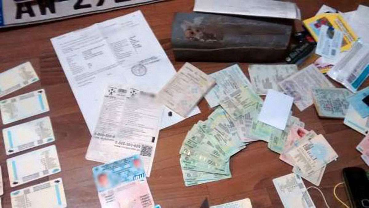 На Одещині викрили злочинну групу, яка легалізувала крадені автомобілі