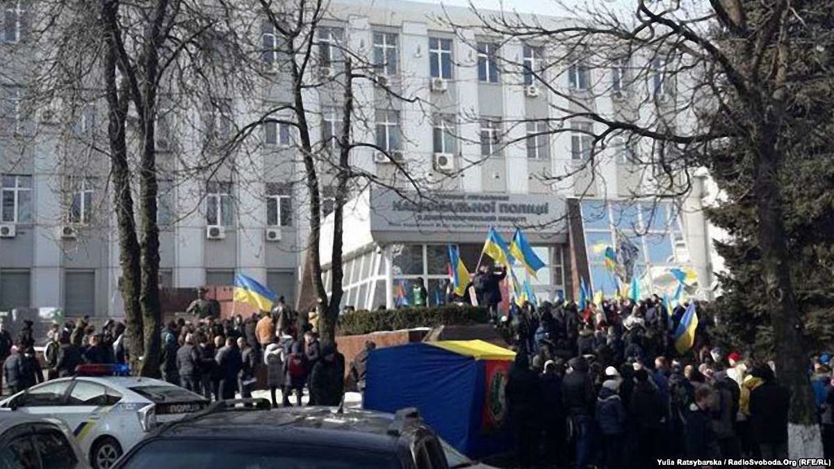 У Дніпрі вимагають відставки начальника обласного управління поліції