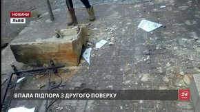 Аварійний балкон мали б відремонтувати мешканці будинку, — райадміністрація