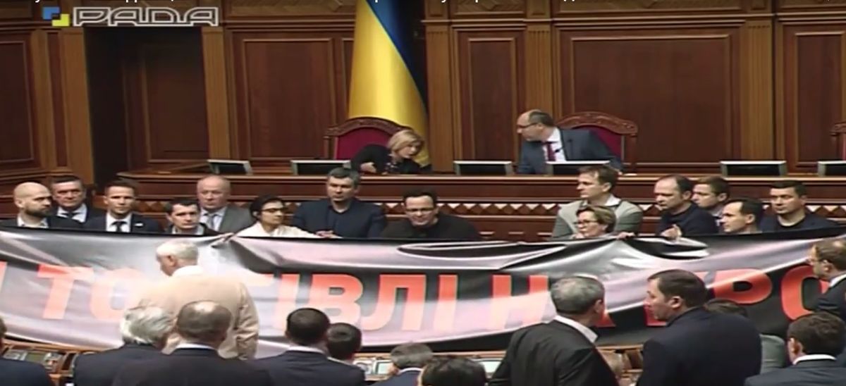 «Самопоміч» покинула сесійну залу ВРУ, протестуючи проти провалу закону про окуповані території