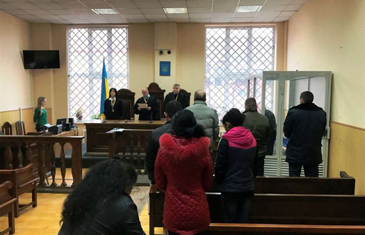 У Мукачеві ромського барона та його сина засудили за вбивство