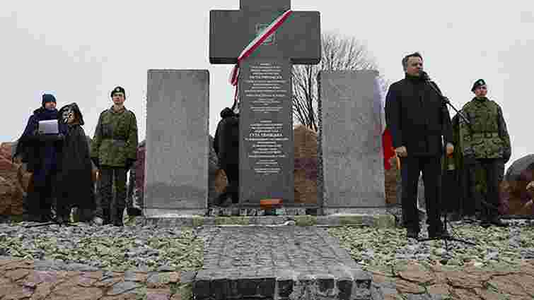 Біля відновленого меморіалу у Гуті Пеняцькій вшанували жертв Другої світової війни
