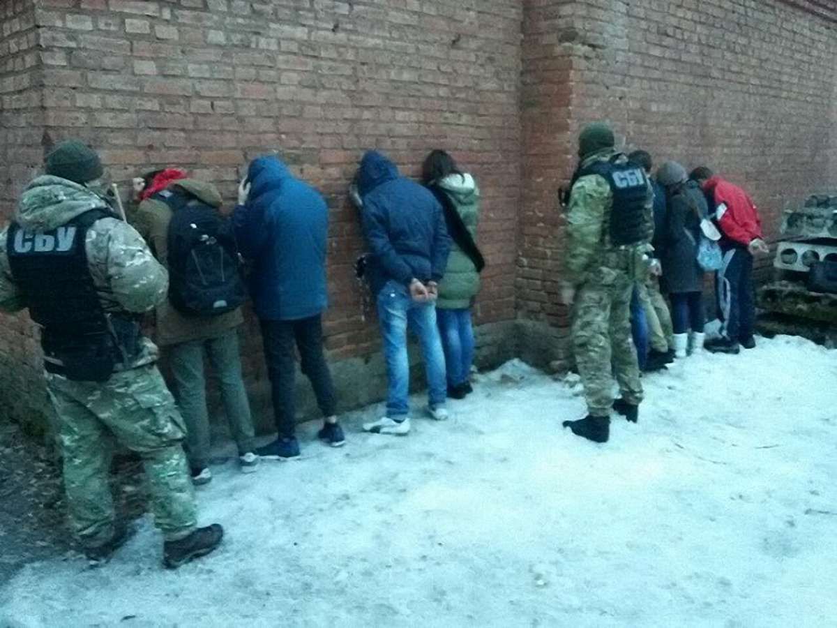 У Кропивницькому СБУ знешкодила угрупування, яке тероризувало місцевих мешканців