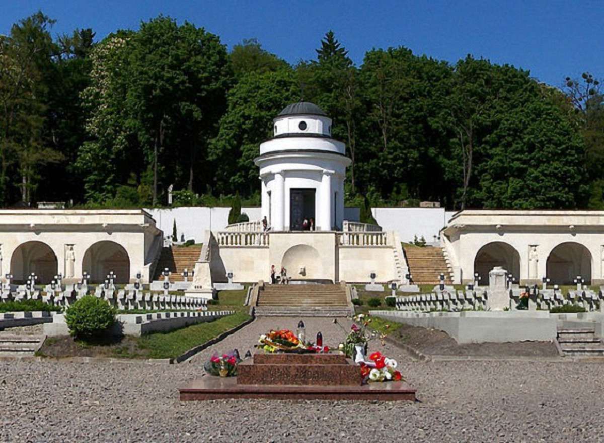 На Личаківському кладовищі встановлять додаткові камери спостереження