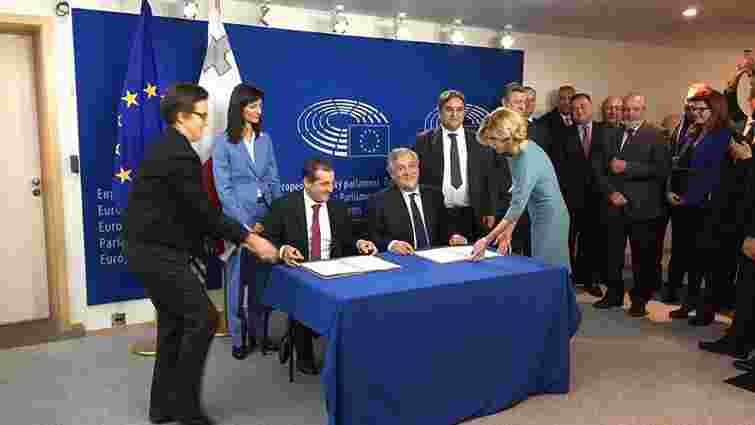 Євросоюз і Грузія підписали угоду про безвізовий режим