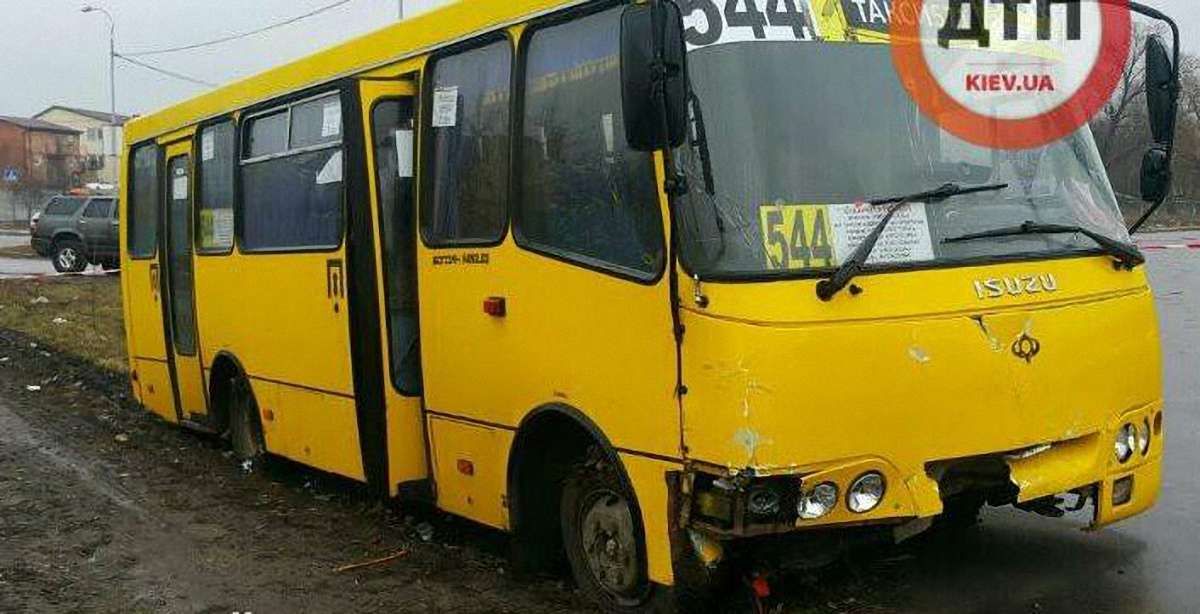 У Києві поліцейські із стріляниною намагалися затримати чоловіка, який викрав маршрутку