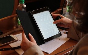 Депутати Львівської міськради отримали планшети іРad mini