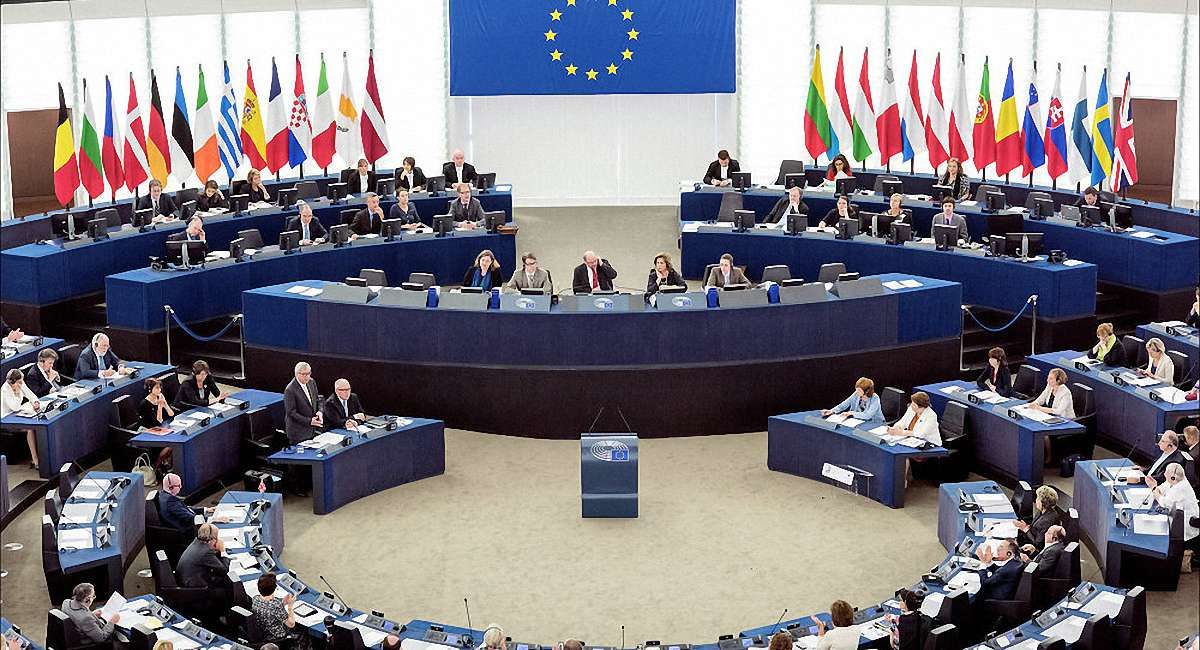 Європарламент вимагає запровадити візи для громадян США