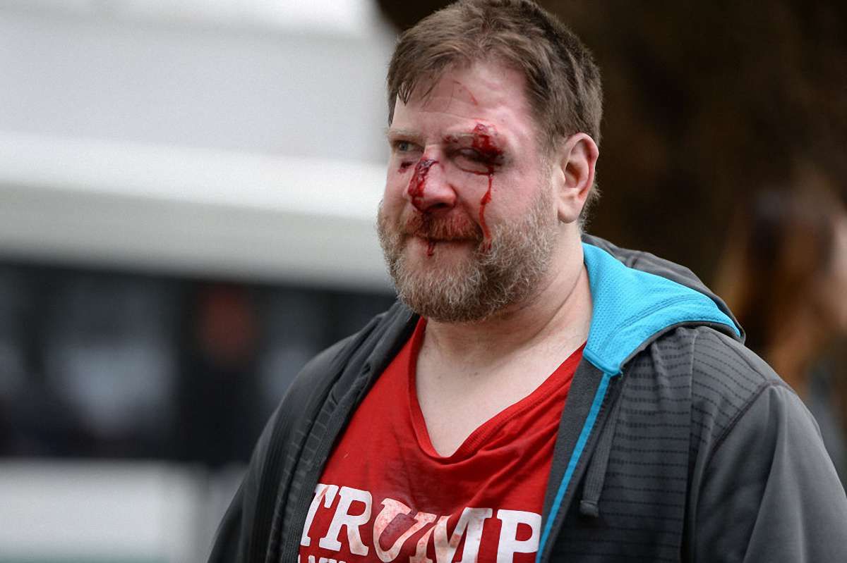 У Каліфорнії сталися сутички між противниками і прихильниками Трампа