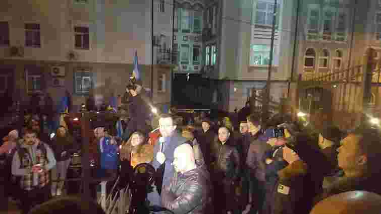 Активісти під київським судом вимагають запобіжного заходу для Насірова