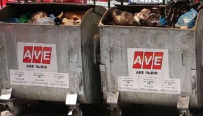 Близько 50 вантажівок із львівським сміттям заблокували у різних областях України
