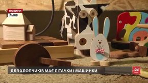 Львів'янин Дмитро Пелих майструє авторські екоіграшки із карпатської деревини