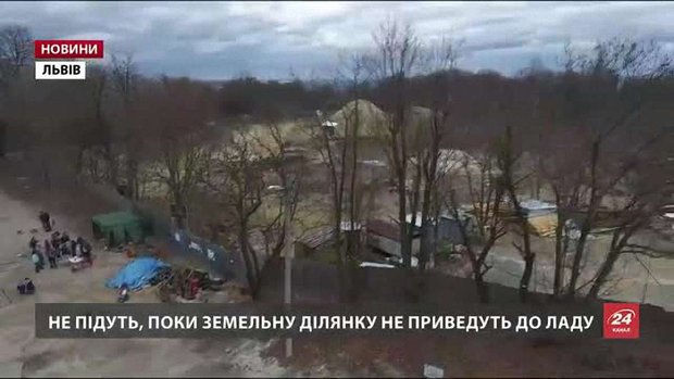 Мешканці вимагають зупинити будівництво на «Знесінні» і блокують в'їзд техніки