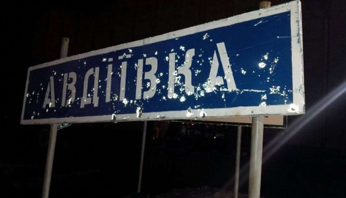 Працівникам ДСНС не вдалося налагодити електропостачання в Авдіївці