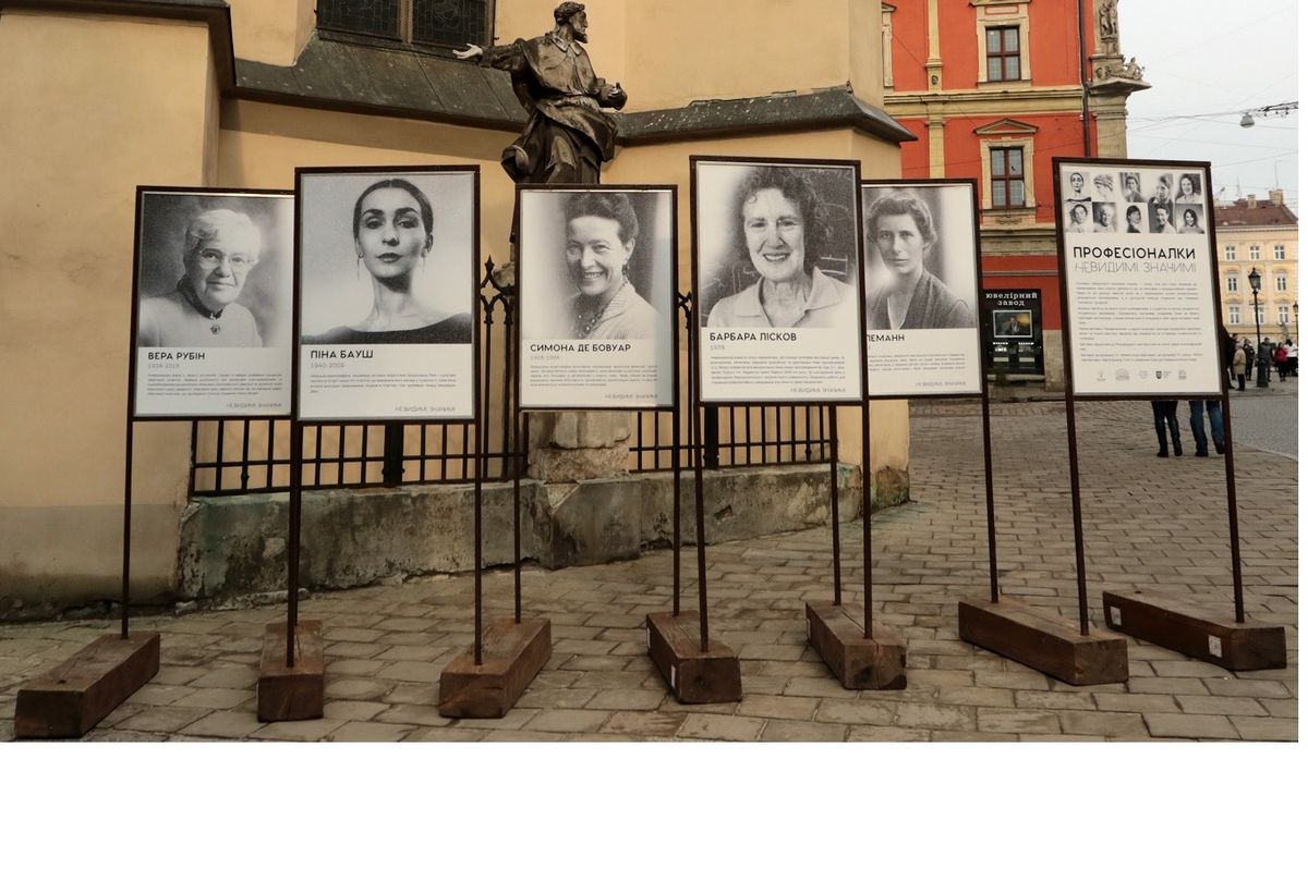 У Львові відкрили вуличну фотовиставку про жінок у науці