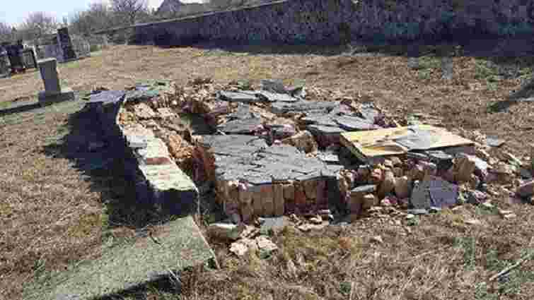 На Одещині вандали зруйнували меморіал жертвам Голокосту