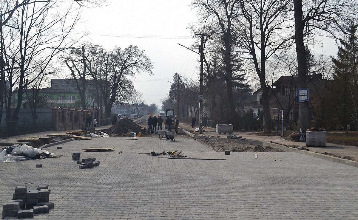 На Львівщині частину дороги державного значення замостять бруківкою