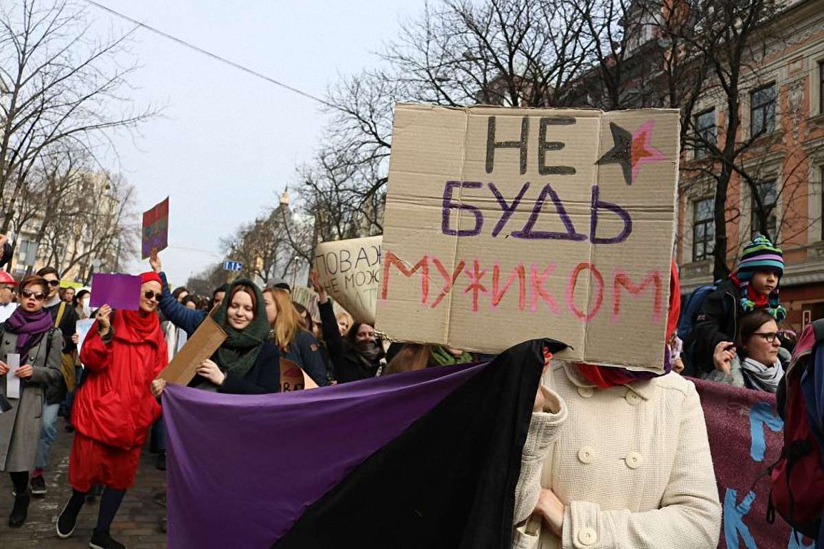 Поліція відпустила нападників на феміністичний марш у Києві