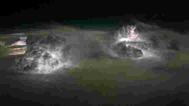 NASA оприлюднило зображення блискавок, зроблені новим метео-супутником з космосу
